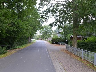 Straße durch eine Gemeinde