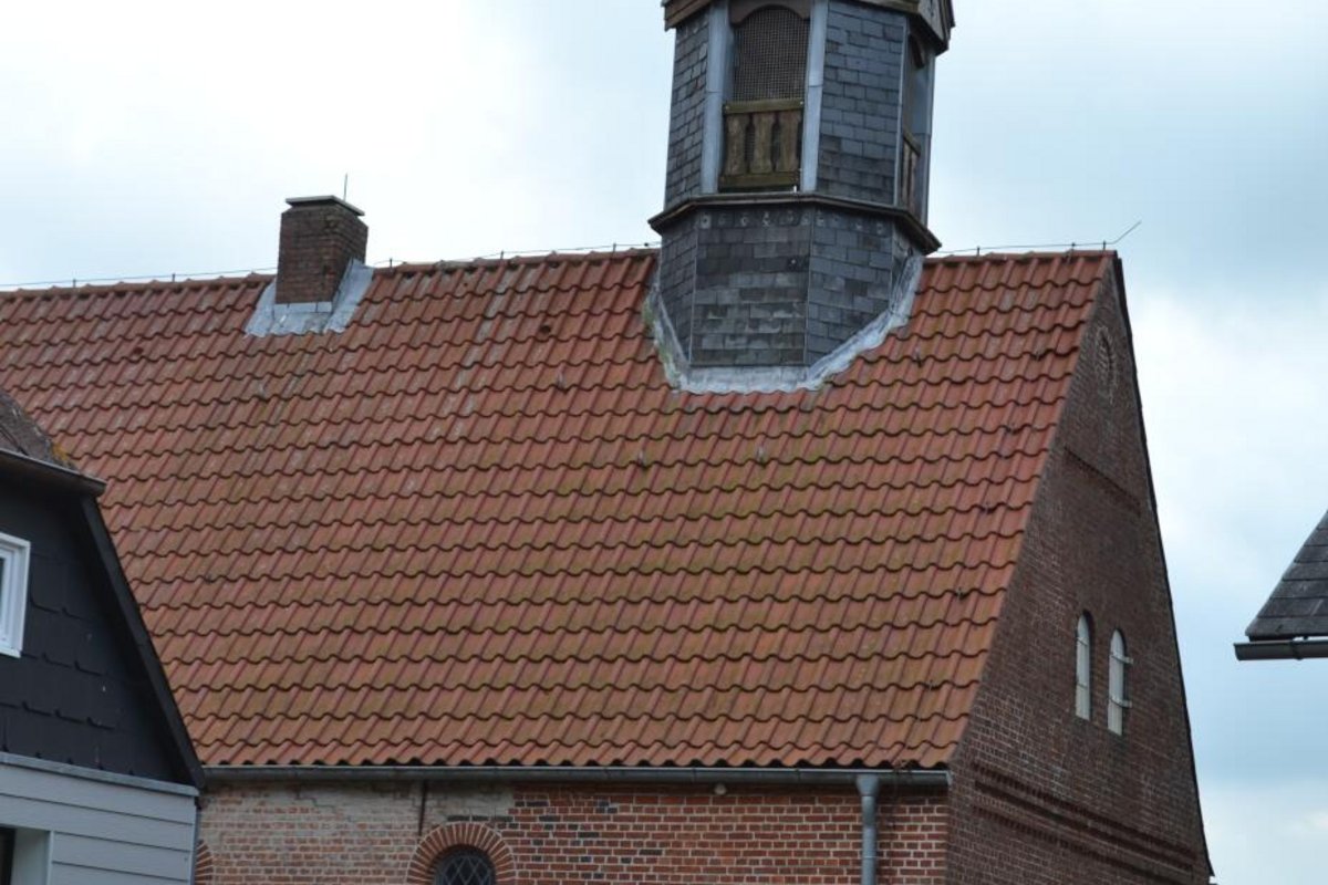 Kirche mit Kirchturm