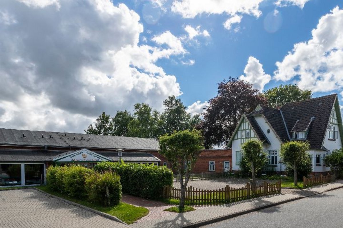 Vorderansicht auf das Gebäude der Kindertagessstätte Abenteuerland Lunden